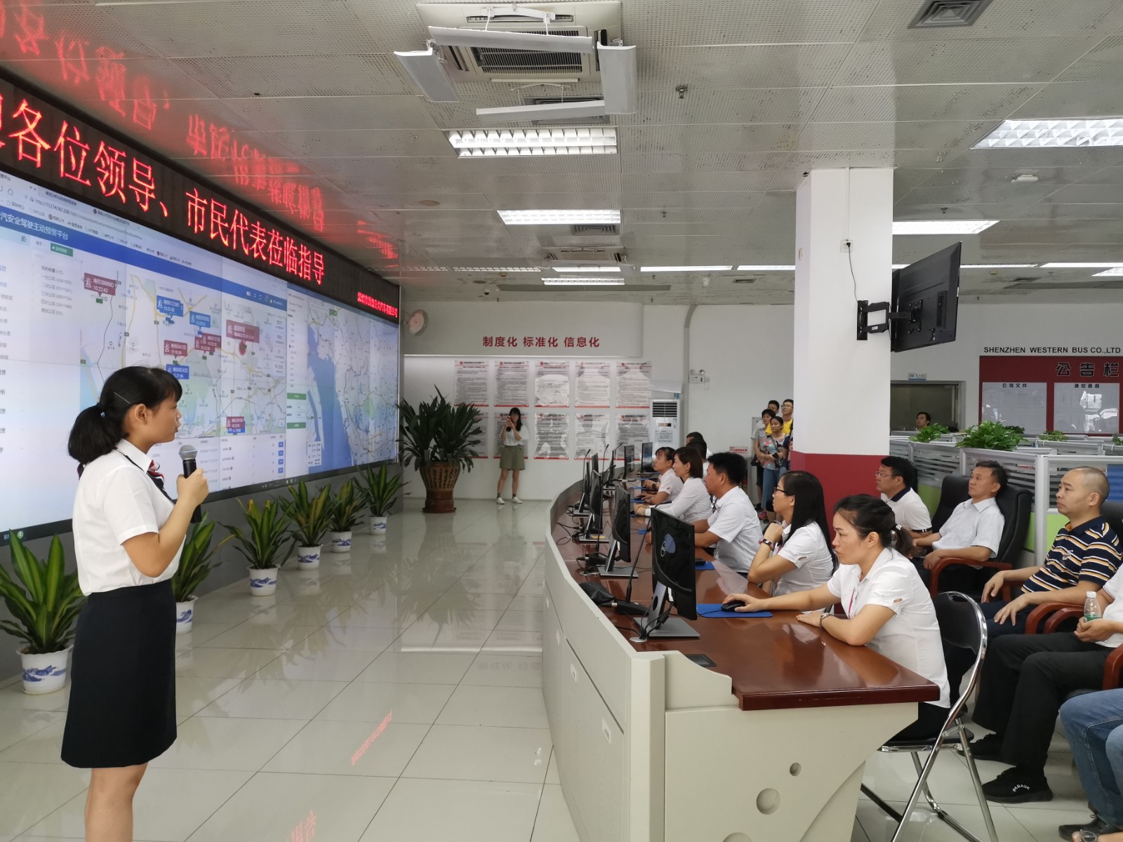 “科技改變公交”，西部公汽全面提升行業(yè)服務(wù)水平，引領(lǐng)城市智慧公交出行